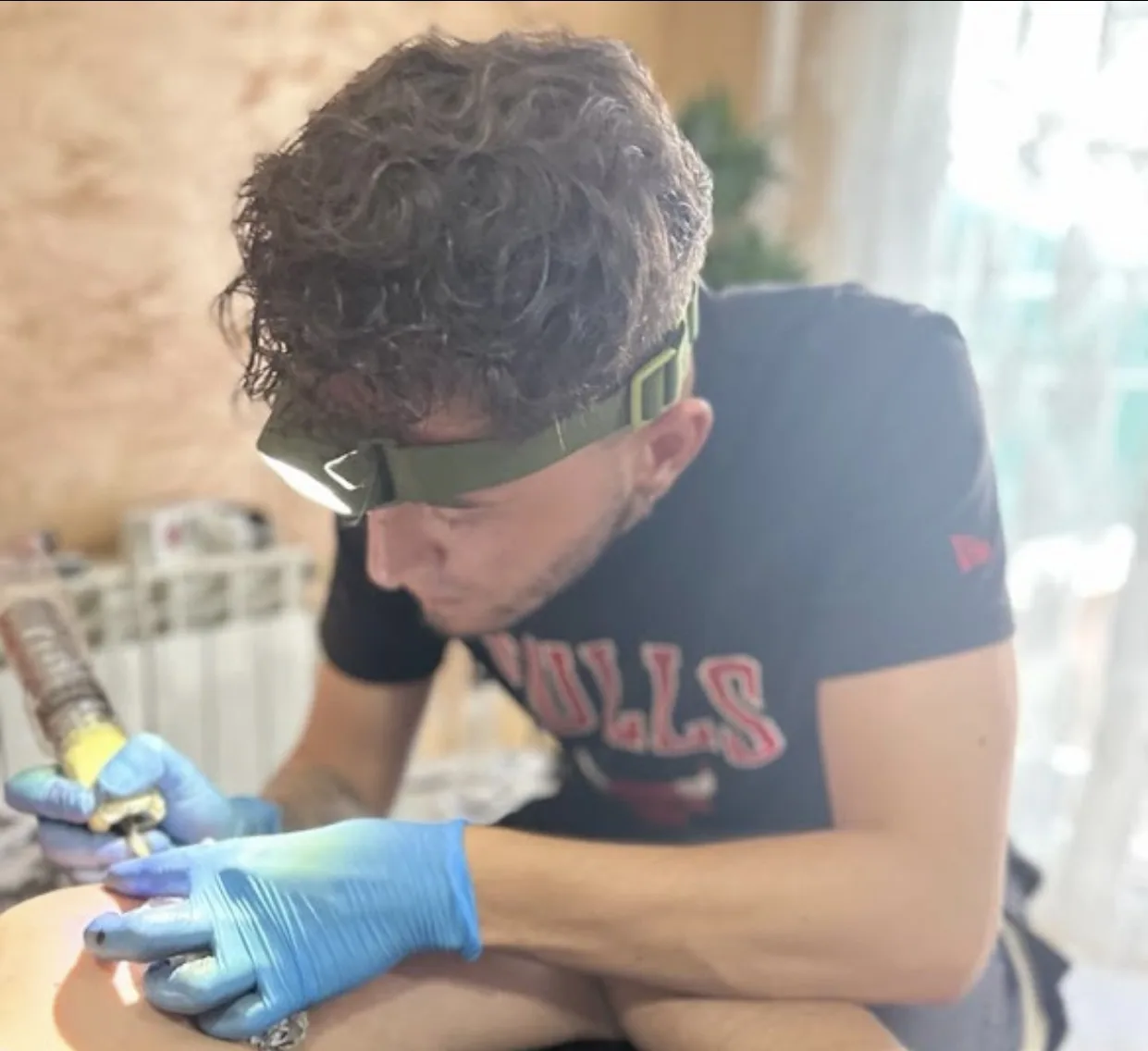 Alex, tatuador en Leganés, Madrid
