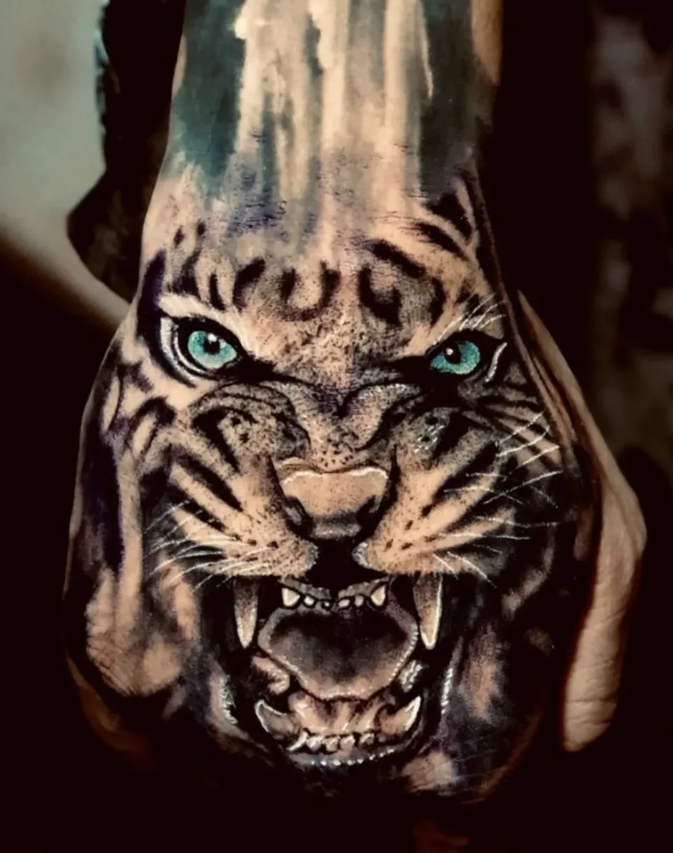 Tatuaje de Julián Castaño en Torrejón de Ardoz, Madrid